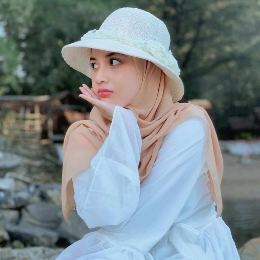 Stylish Hijab girl DP