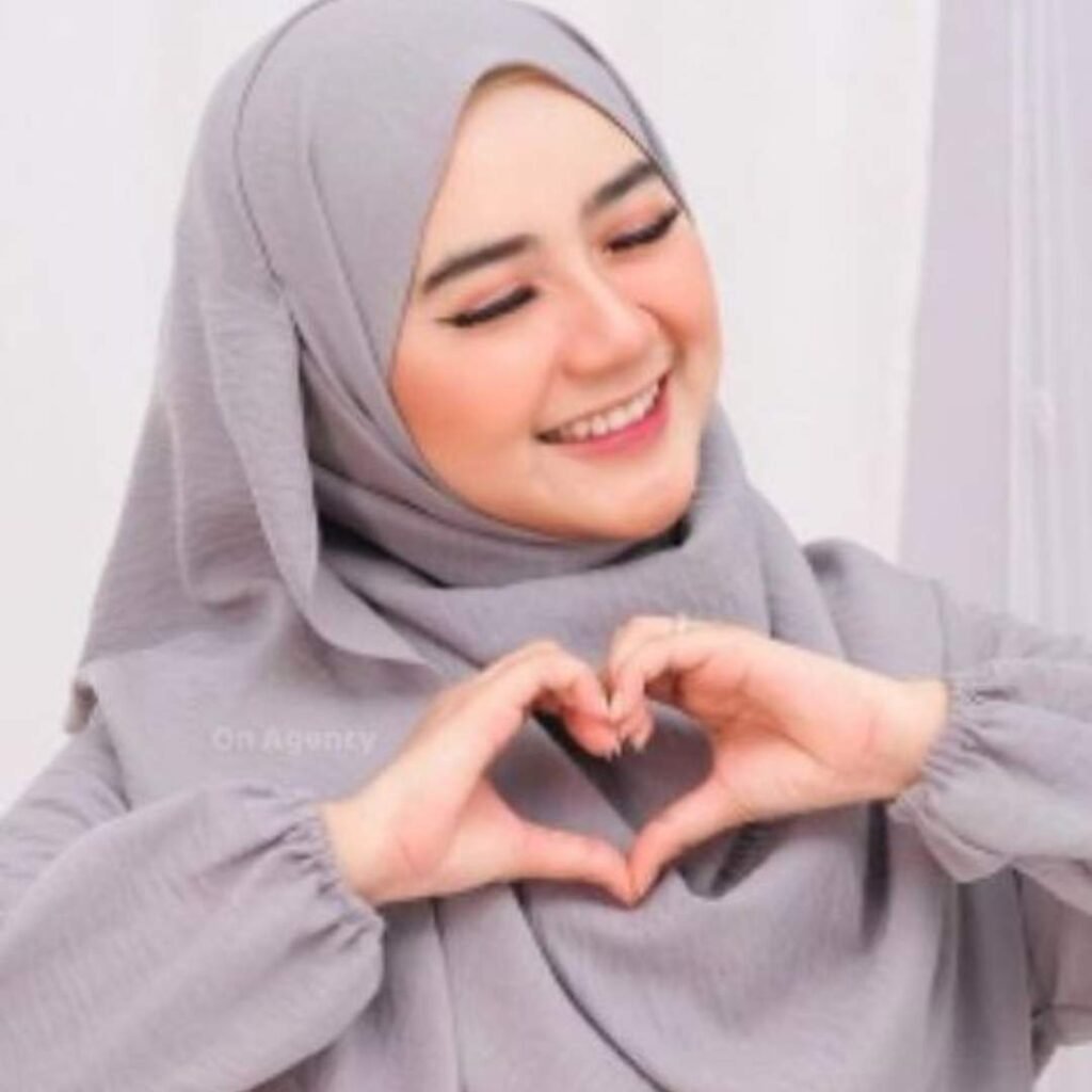 Stylish Hijab girl DP for Instagram