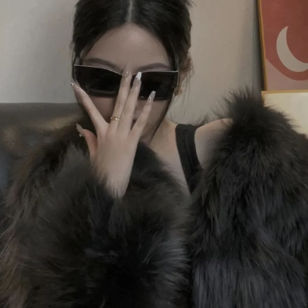Chic Girl DP Inspirations