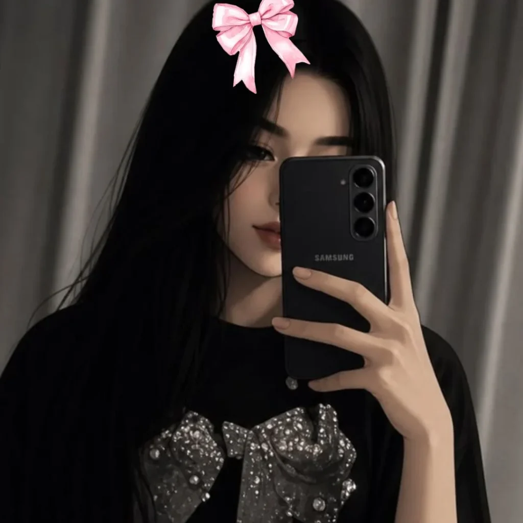 Cute & Classy Girl Mirror Selfie Pictures