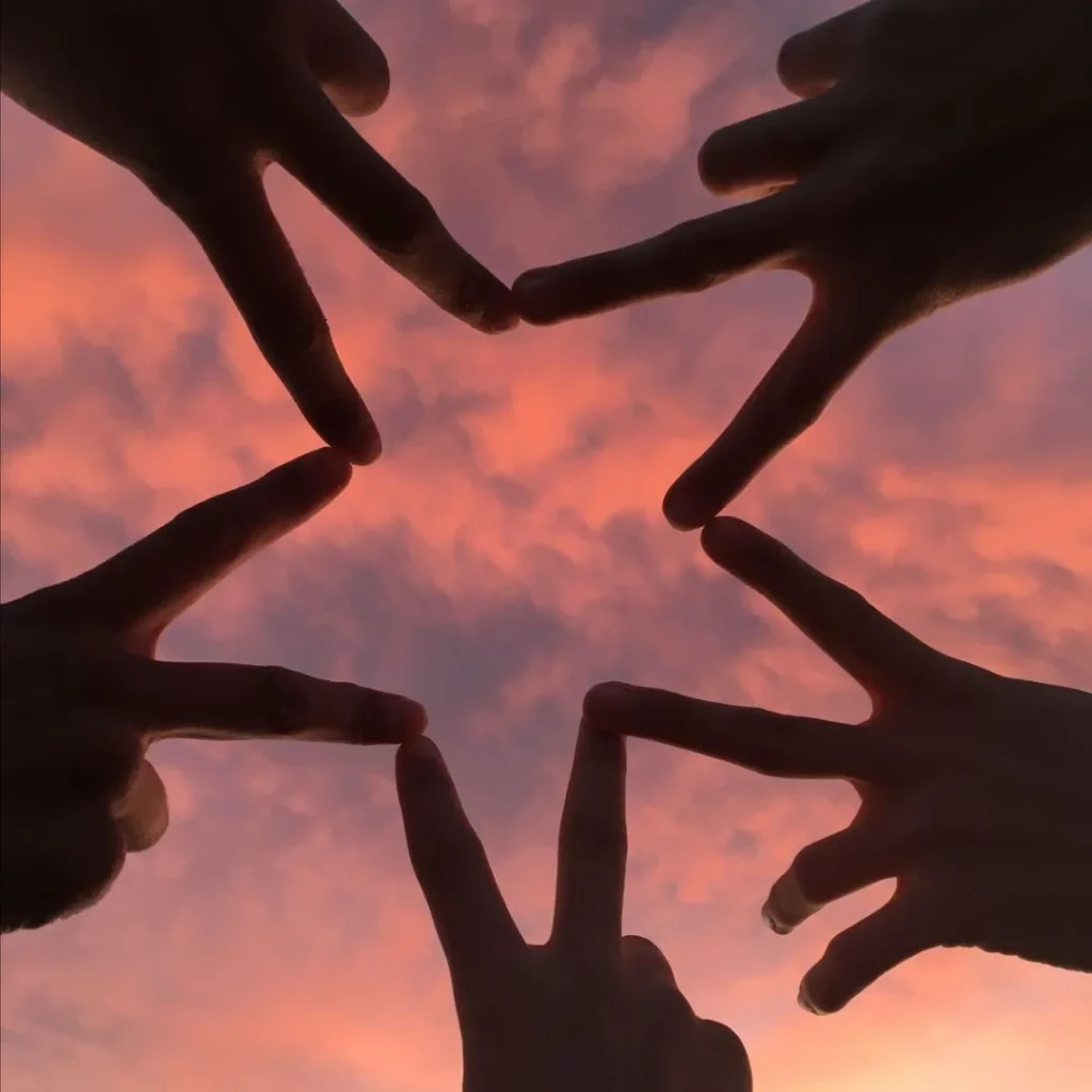 Friends Group DP Aesthetic