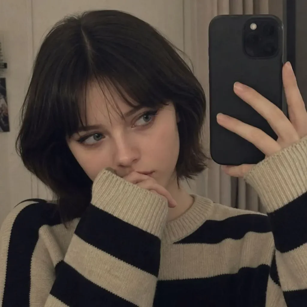 Short Hair Instagram Girl Black Mirror Selfie DP
